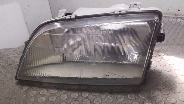 Foto: HAUPTSCHEINWERFER LINKS eines Opel Omega Caravan Turbo LS