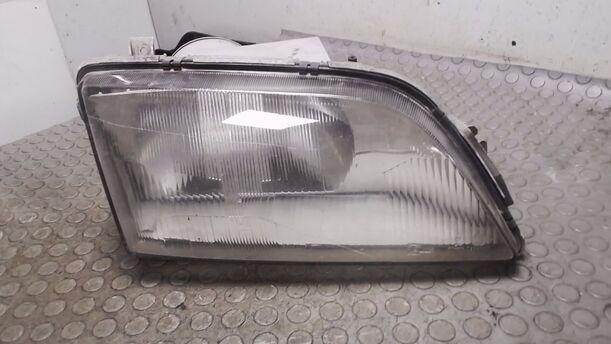 Foto: HAUPTSCHEINWERFER RECHTS (BESCHÄDIGT) eines Opel Omega Caravan Turbo LS