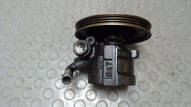 Foto: PUMPE  SERVOLENKUNG eines Fiat Multipla 100 16V SX