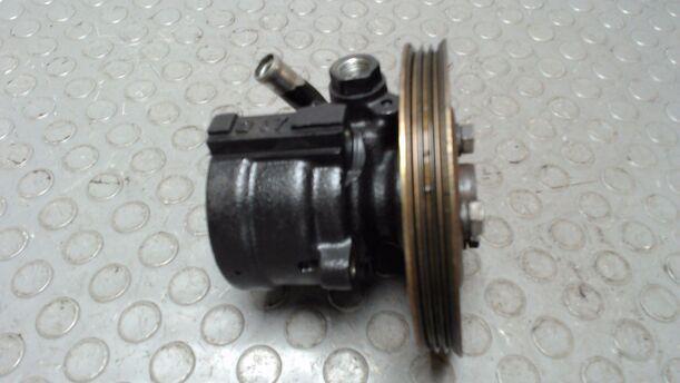 Foto: PUMPE  SERVOLENKUNG eines Fiat Multipla 100 16V SX