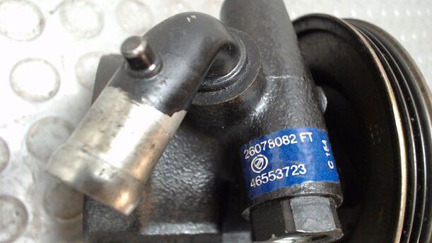 Foto: PUMPE  SERVOLENKUNG eines Fiat Multipla 100 16V SX