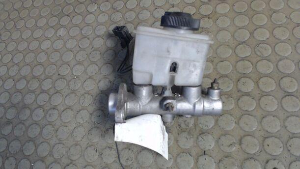 Foto: HAUPTBREMSZYLINDER eines Mazda 323 1.4i LX