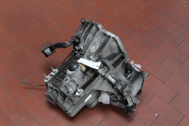 Foto: SCHALTGETRIEBE 5-GANG eines Ford Mondeo Automatik Fashion