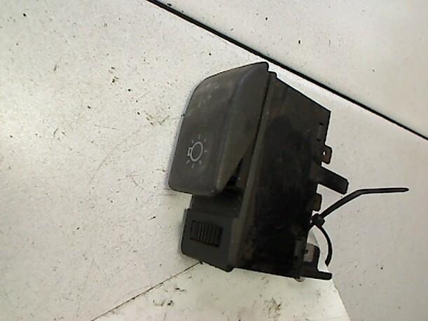 Foto: LICHTSCHALTER eines Seat Toledo GL