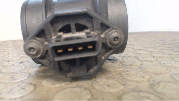 Foto: LUFTMASSENSENSOR BOSCH eines VW Passat Variant 1.6 CL