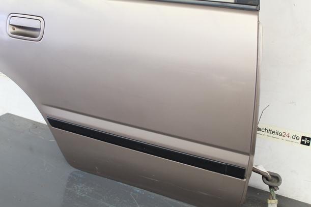 Foto: TÜR VORNE RECHTS eines Nissan Primera Traveller 2.0 SLX