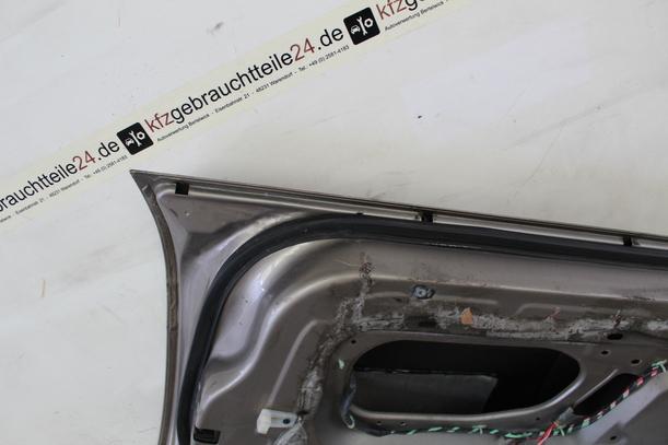 Foto: TÜR VORNE RECHTS eines Nissan Primera Traveller 2.0 SLX