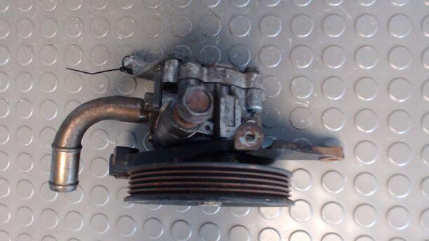 Foto: LENKGETRIEBEPUMPE / SERVOPUMPE eines Mazda 626 1.9i LX