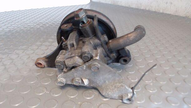 Foto: LENKGETRIEBEPUMPE / SERVOPUMPE eines Mazda 626 1.9i LX