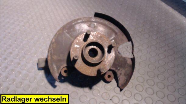 Foto: ACHSSCHENKEL VORNE LINKS eines Nissan Sunny LX