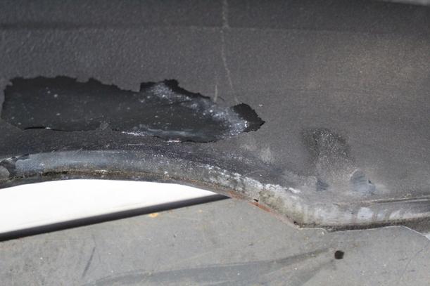 Foto: KOTFLÜGEL VORN LINKS eines Volvo 440 GL Injection