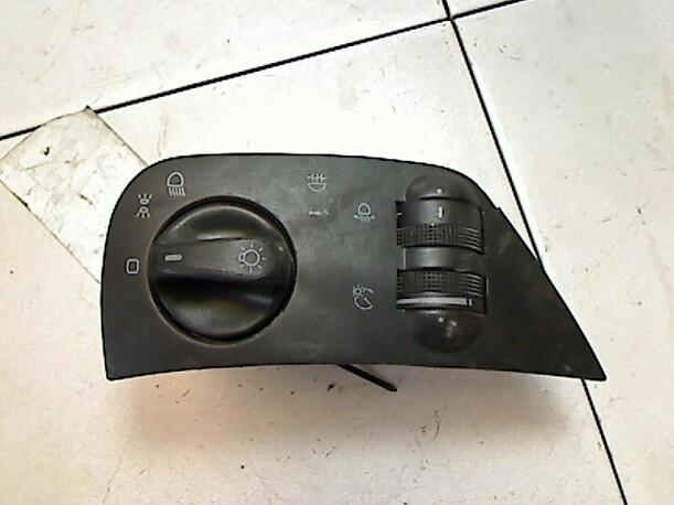 Foto: LICHTSCHALTER eines Seat Ibiza 1.05i CL