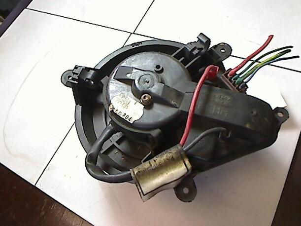 Foto: GEBLÄSEMOTOR eines Peugeot 405 Break GRI