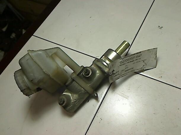 Foto: HAUPTBREMSZYLINDER eines Peugeot 405 Break GRI