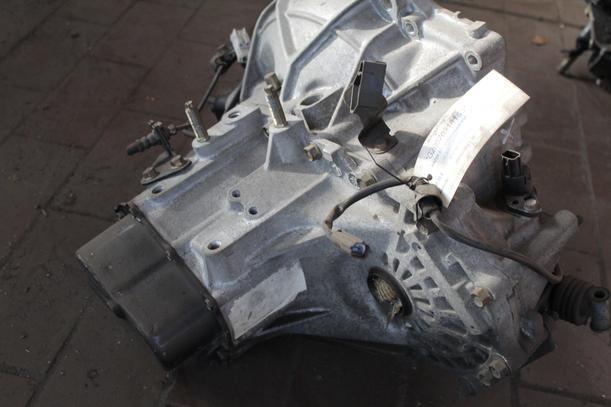 Foto: SCHALTGETRIEBE 5-GANG eines Mazda 626 1.9i GLX