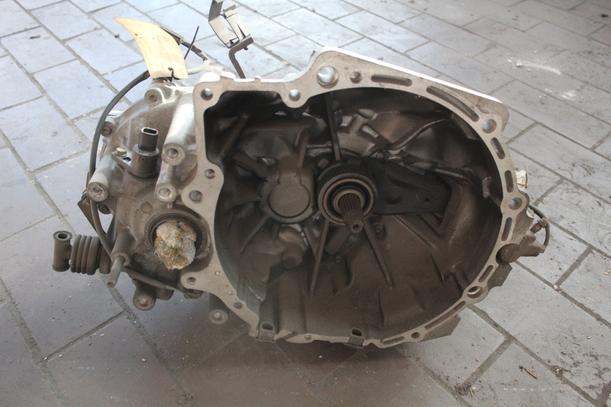 Foto: SCHALTGETRIEBE 5-GANG eines Mazda 626 1.9i GLX