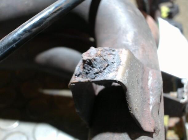 Foto: AUSPUFFKRÜMMER eines Mazda 323 P 1.4