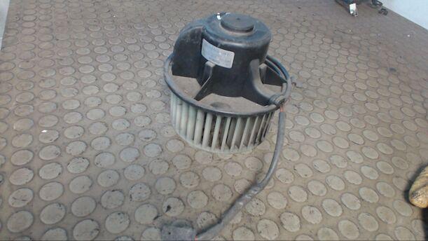 Foto: GEBLÄSEMOTOR eines Audi 80 1.8 S