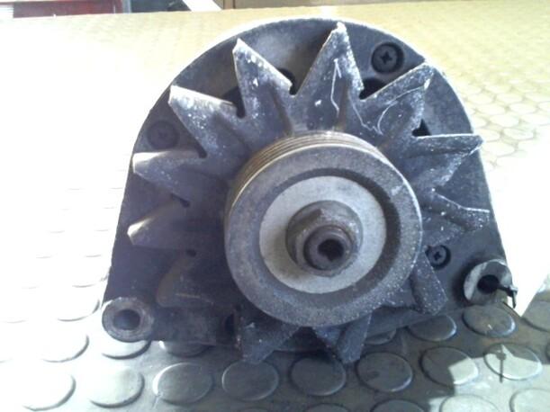Foto: LICHTMASCHINE eines Alfa Romeo 164 2.0 Twin Spark