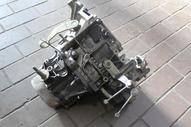 Foto: SCHALTGETRIEBE 5-GANG eines Peugeot 309 XS