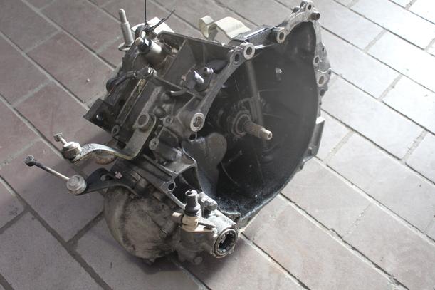 Foto: SCHALTGETRIEBE 5-GANG eines Peugeot 309 XS