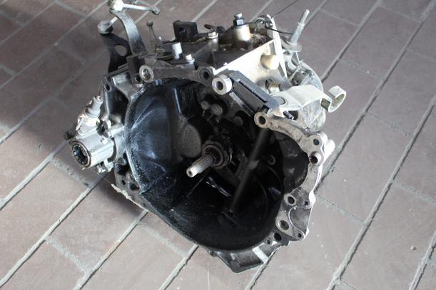 Foto: SCHALTGETRIEBE 5-GANG eines Peugeot 309 XS