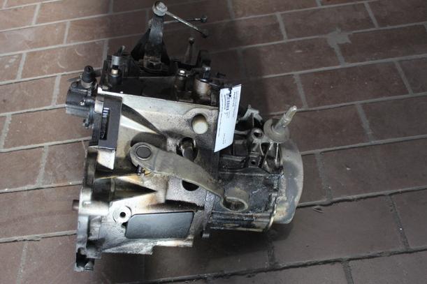 Foto: SCHALTGETRIEBE 5-GANG eines Peugeot 309 XS