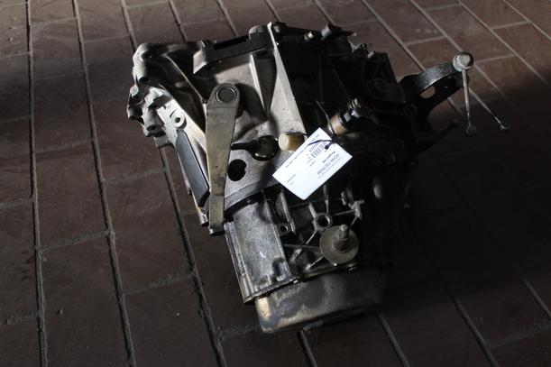 Foto: SCHALTGETRIEBE 5-GANG eines Peugeot 309 XS