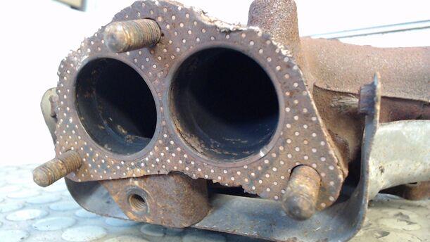 Foto: AUSPUFFKRÜMMER eines Mitsubishi Colt 1600