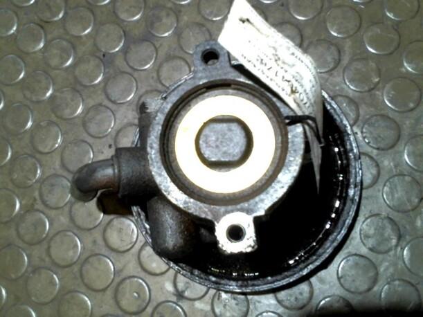 Foto: LENKGETRIEBEPUMPE eines Ford Escort