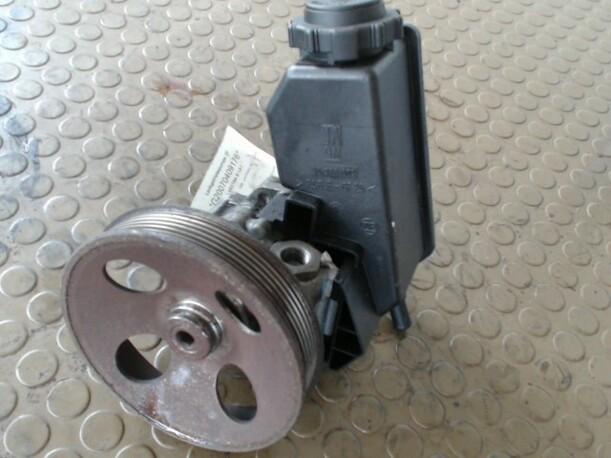 Foto: LENKGETRIEBEPUMPE eines Opel Vectra 1.6
