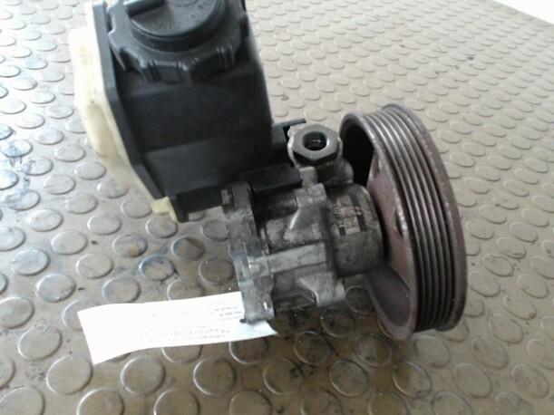 Foto: LENKGETRIEBEPUMPE eines Opel Vectra 1.6