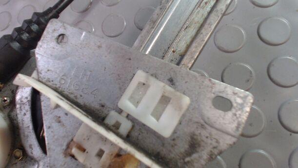 Foto: FENSTERHEBER ELEKTR HINTEN LINKS eines Mazda 626 1.9i Njoy