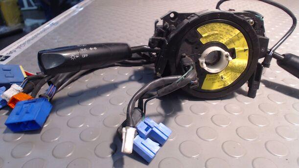 Foto: BLINKSCHALTER/KOMBISCHALTER eines Mazda 626 1.9i Njoy