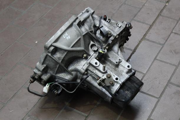 Foto: SCHALTGETRIEBE-5-GANG eines Mazda 626 2.0i