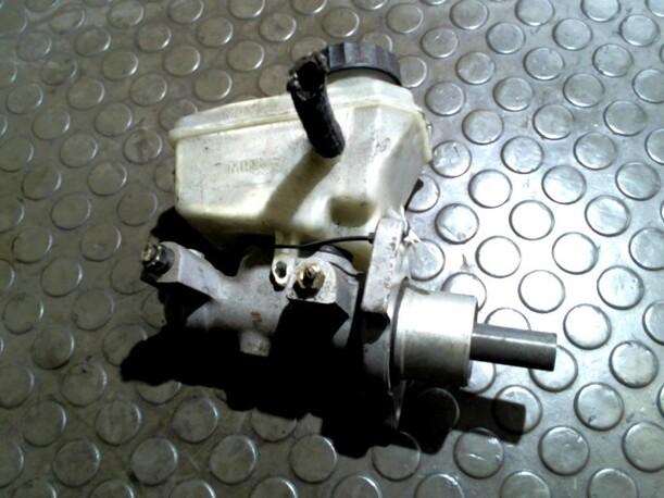 Foto: HAUPTBREMSZYLINDER eines BMW 318i GLE Intercooler