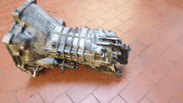 Foto: SCHALTGETRIEBE 5-GANG eines BMW 318i GLE Intercooler