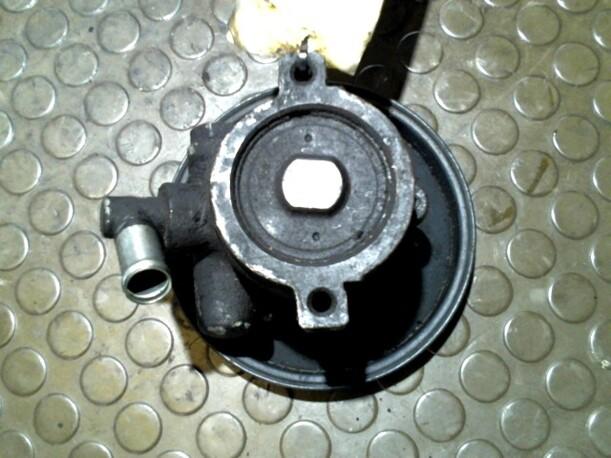 Foto: LENKGETRIEBEPUMPE eines Ford Escort CL