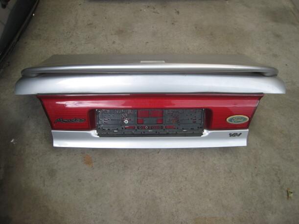 Foto: HECKKLAPPE / HECKDECKEL eines Ford Mondeo CL
