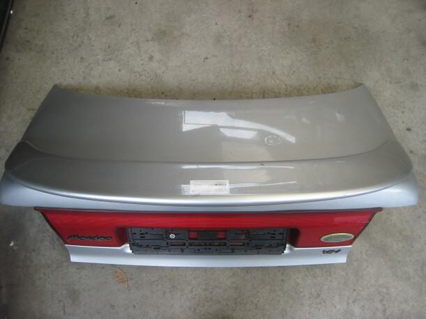 Foto: HECKKLAPPE / HECKDECKEL eines Ford Mondeo CL