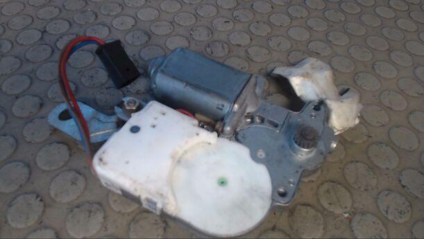 Foto: SCHIEBEDACHMOTOR eines VW Passat Variant 1.9