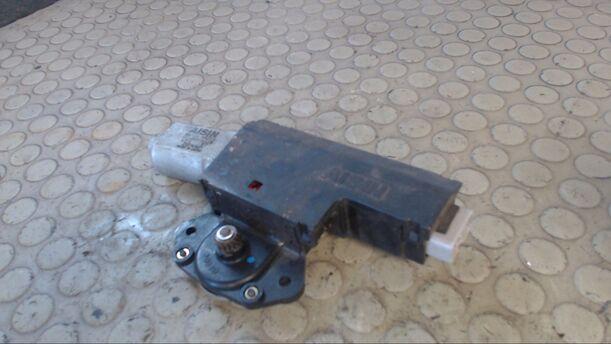 Foto: SCHIEBEDACHMOTOR eines Mitsubishi Space Wagon GDI