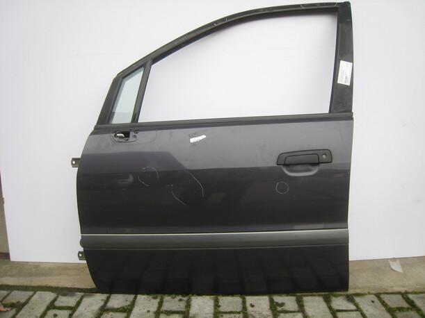 Foto: TÜR VORNE LINKS eines Mitsubishi Space Wagon GDI Classic