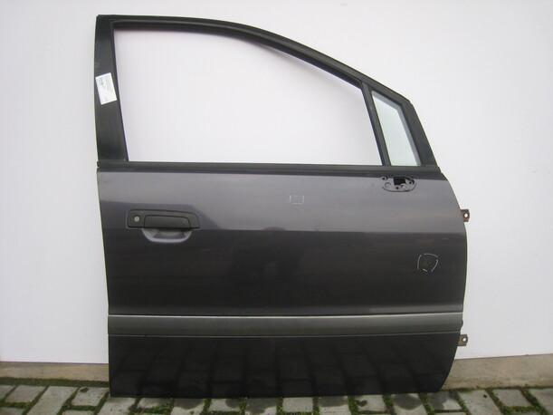 Foto: TÜR VORNE RECHTS eines Mitsubishi Space Wagon GDI Classic