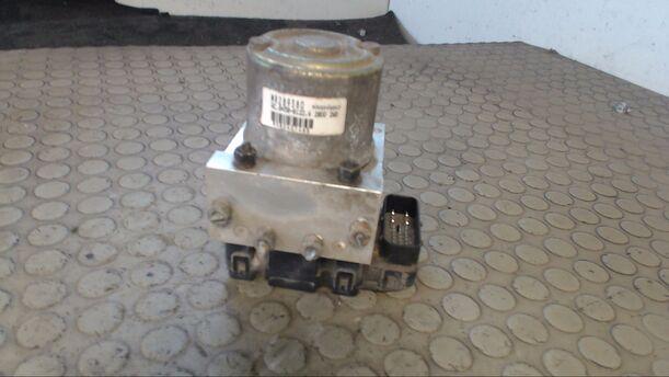 Foto: HAUPTBREMSAGGREGAT ABS eines Mitsubishi Space Wagon GDI Classic