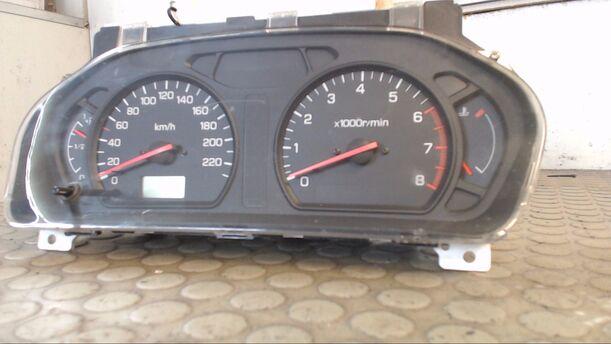 Foto: TACHOMETER eines Mitsubishi Space Wagon GDI Cool