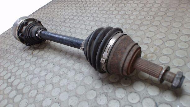 Foto: ANTRIEBSWELLE LINKS eines Seat Cordoba 1.6i