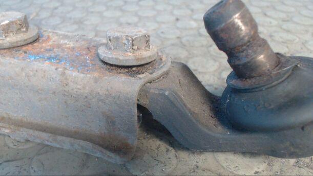 Foto: QUERLENKER VORN LINKS eines Opel Corsa 12V