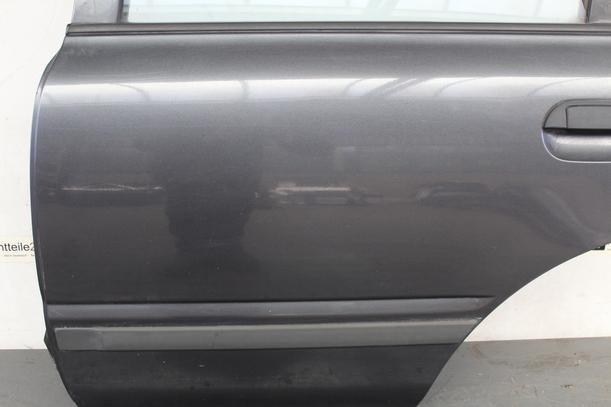 Foto: TÜR HINTEN LINKS eines Nissan Sunny Traveller s