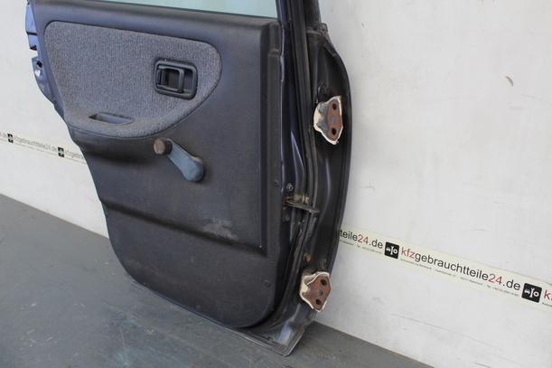 Foto: TÜR HINTEN LINKS eines Nissan Sunny Traveller s